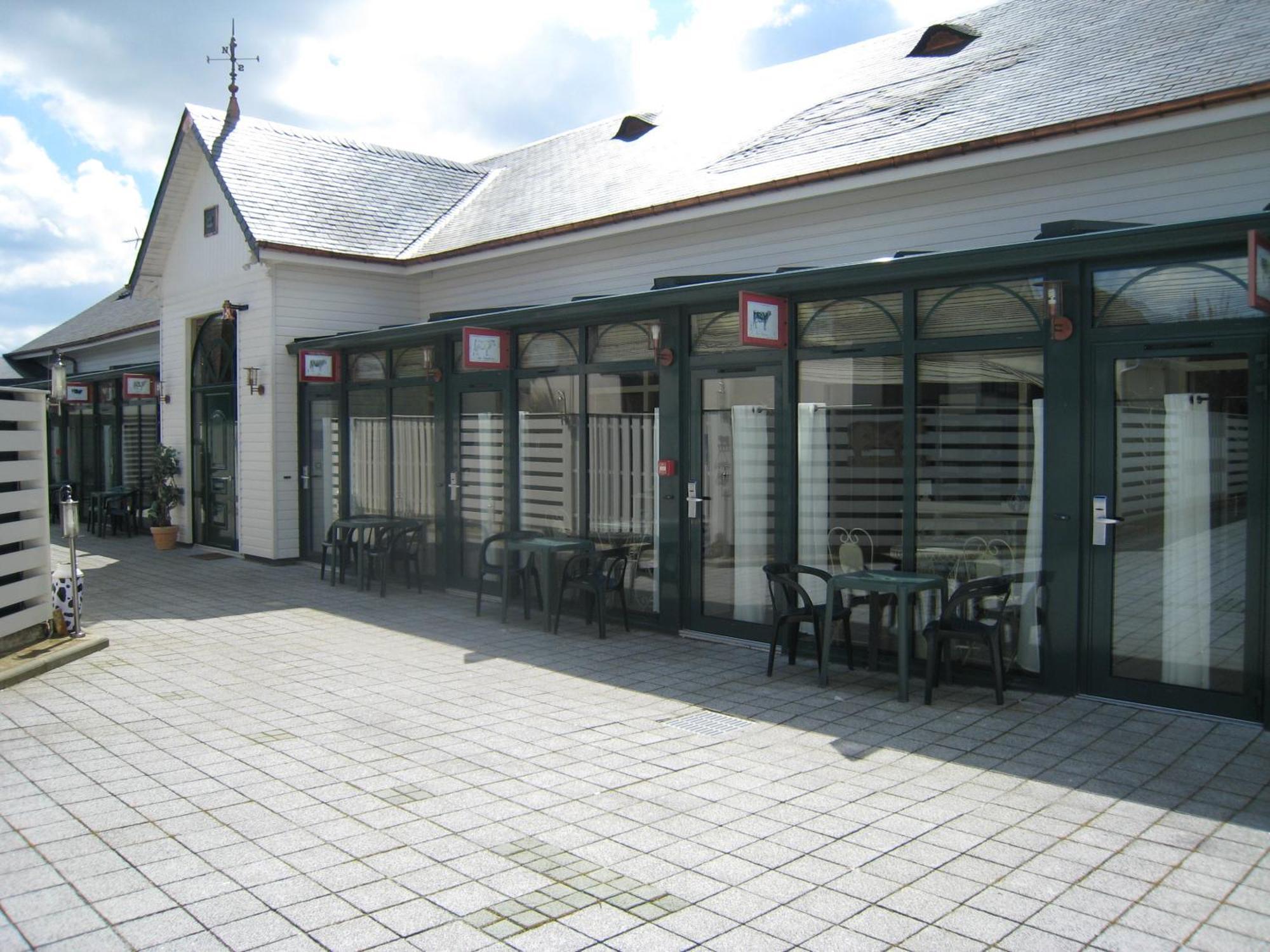 Hotel Le Manoir Aux Vaches Yvetot Exterior foto